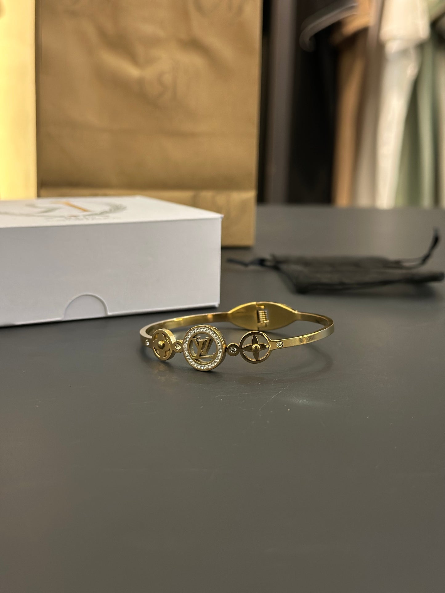 Bracelete L V