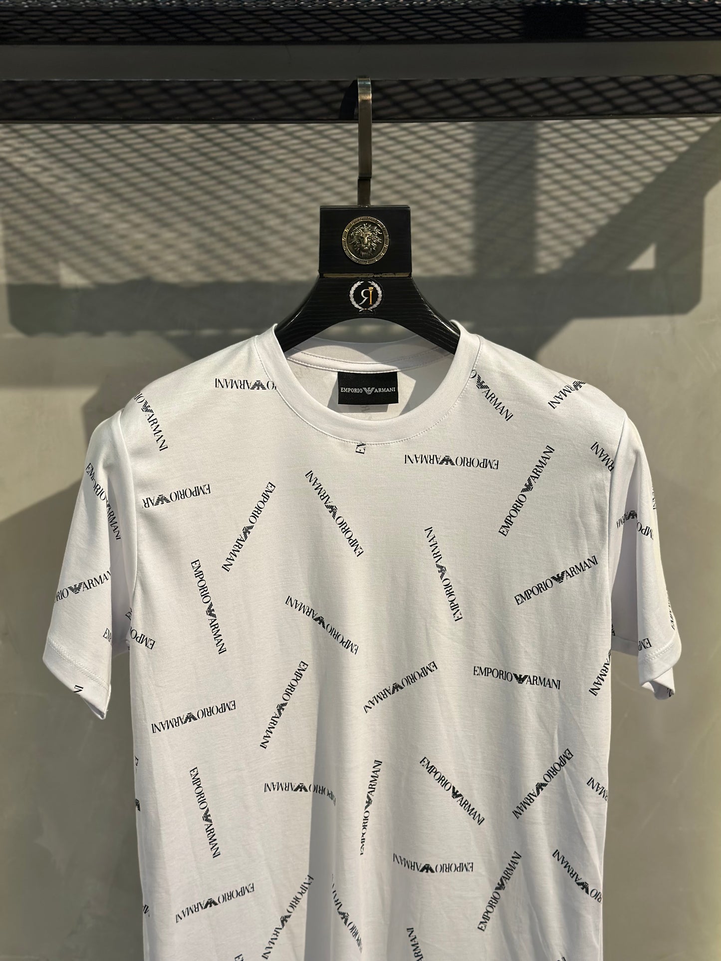 T-shirt E A
