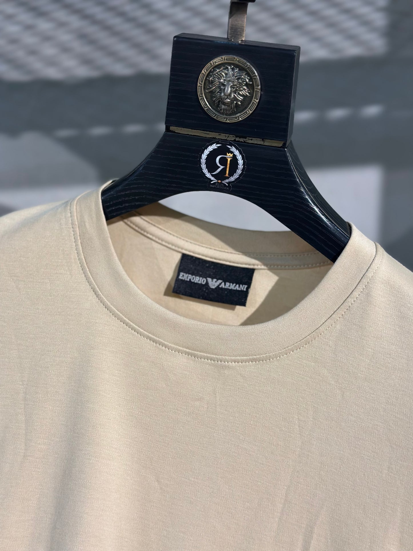 T-shirt E A