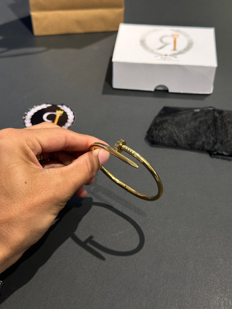 Bracelete modelo prego