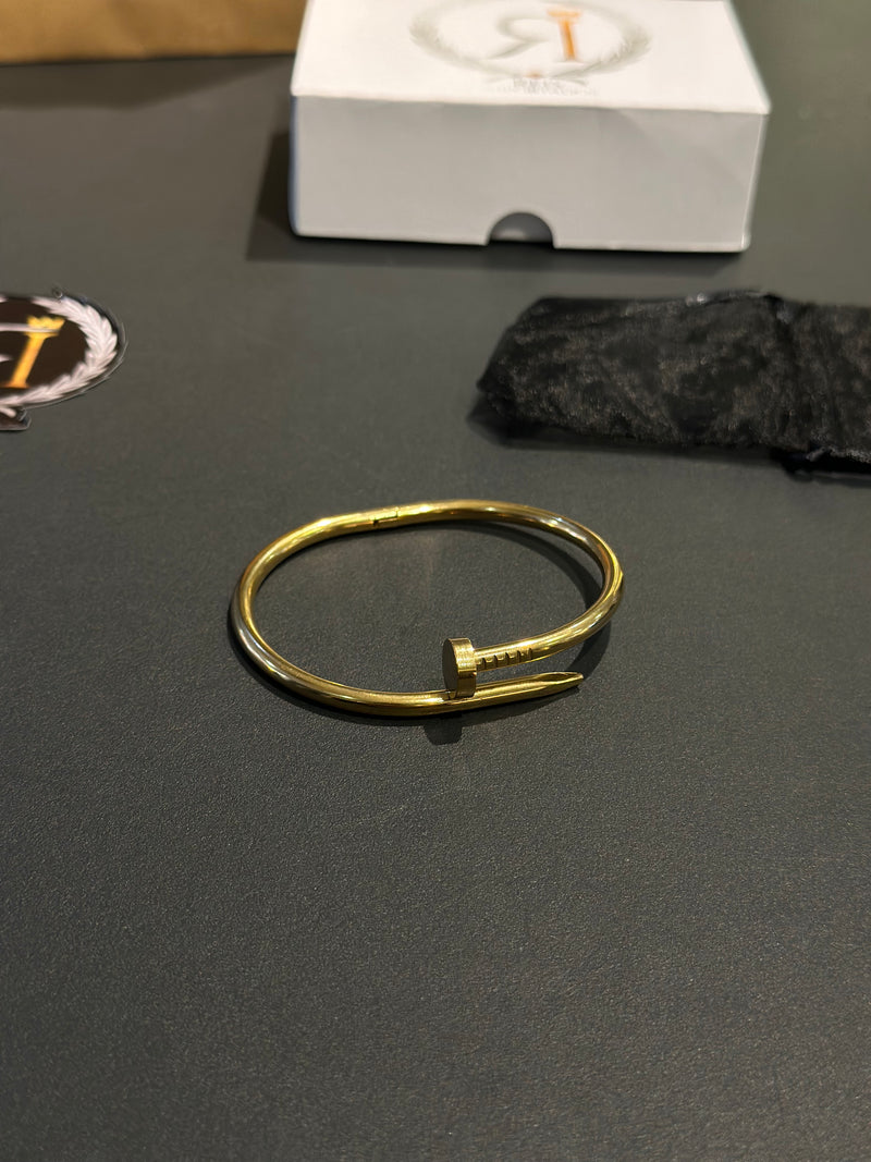 Bracelete modelo prego