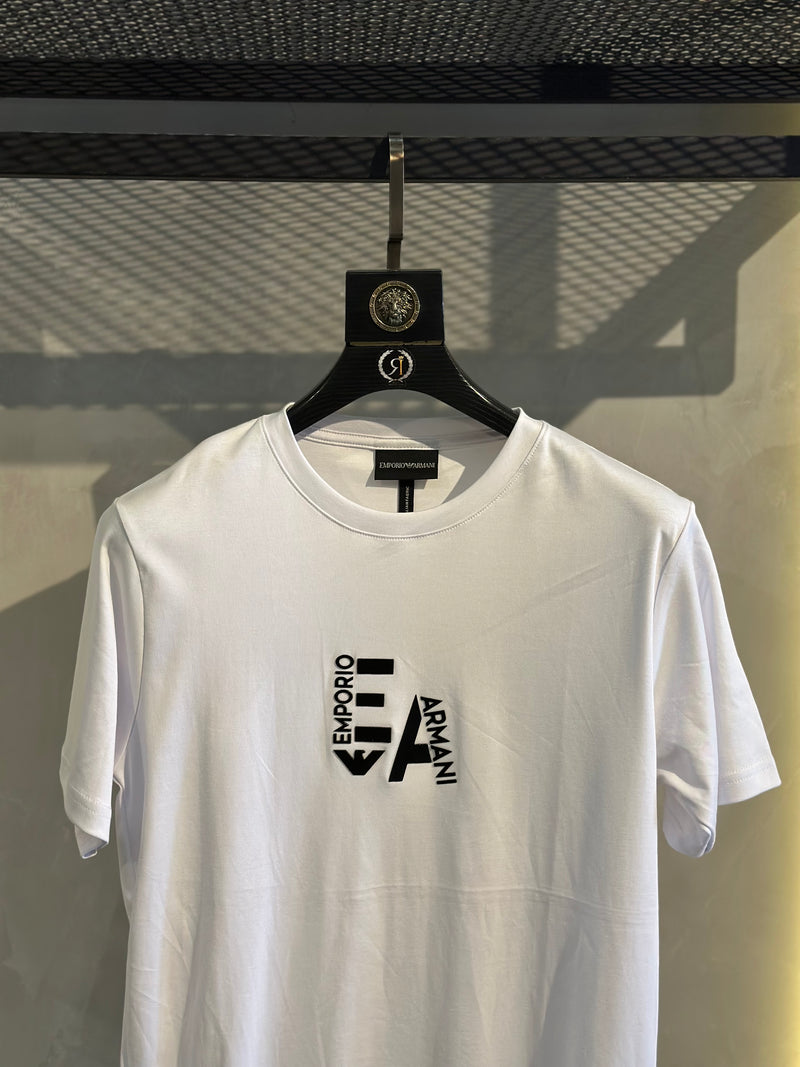 T-shirt E A